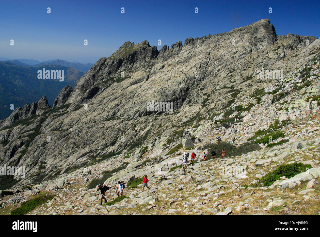 Les randonneurs et ridge vu depuis le Monte d'Oro, Corse Banque D'Images