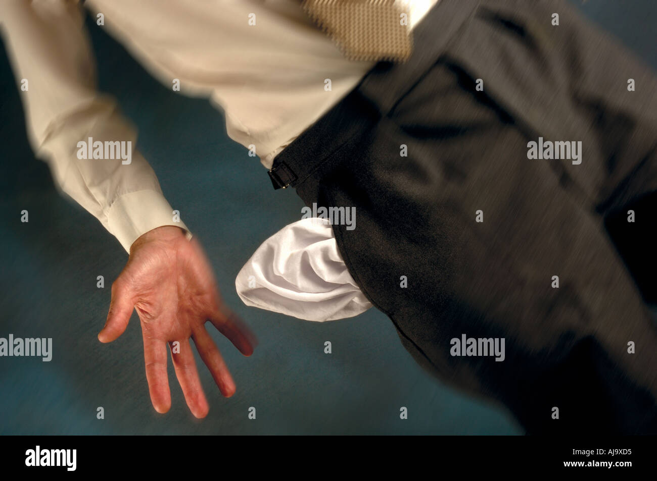 Businessman with empty pocket Banque D'Images