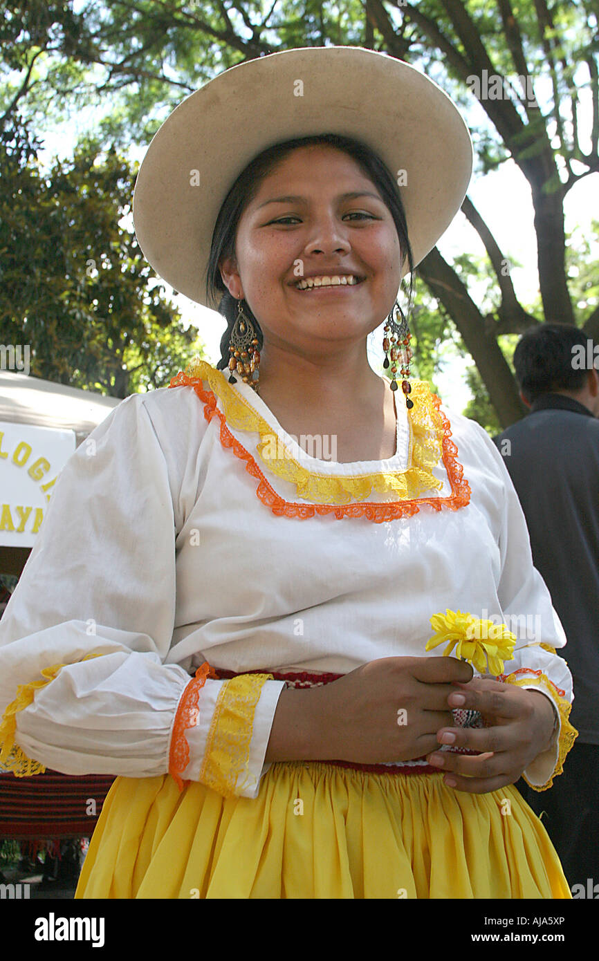 Une jeune femme fwith hat de Tarija, Bolivie Banque D'Images