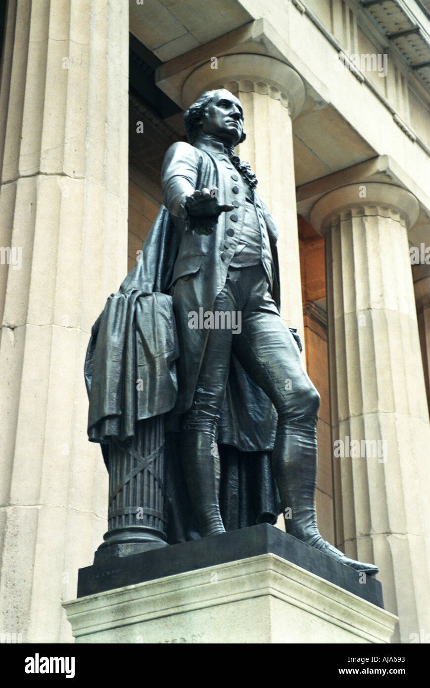 La statue de George Washington à l'extérieur du New York Stock Exchange sur Wall Street Banque D'Images