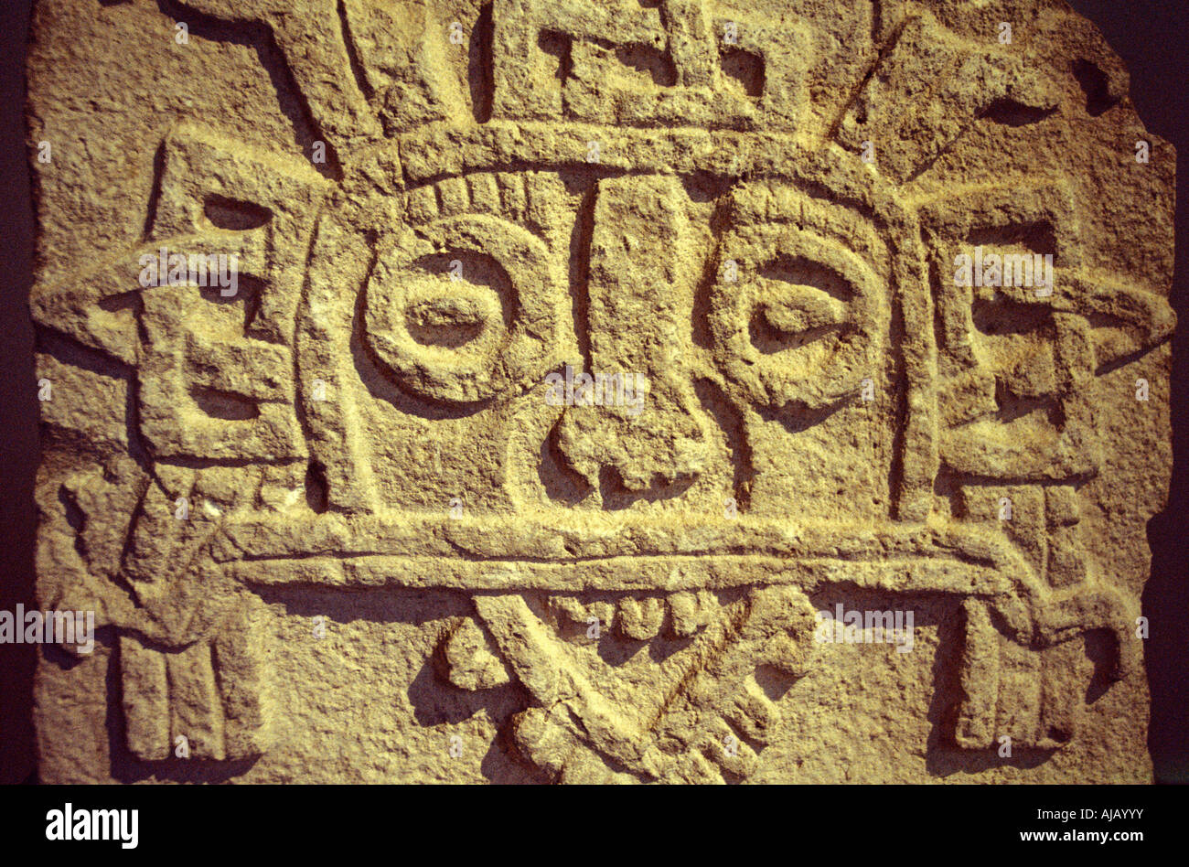 Dieu de la pluie maya Tlaloc, soulagement de la sculpture de pierre, Yucatan, Mexique Banque D'Images