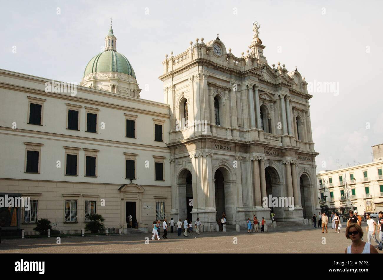 Santuario della madonna del rosario moderne pompei Banque de