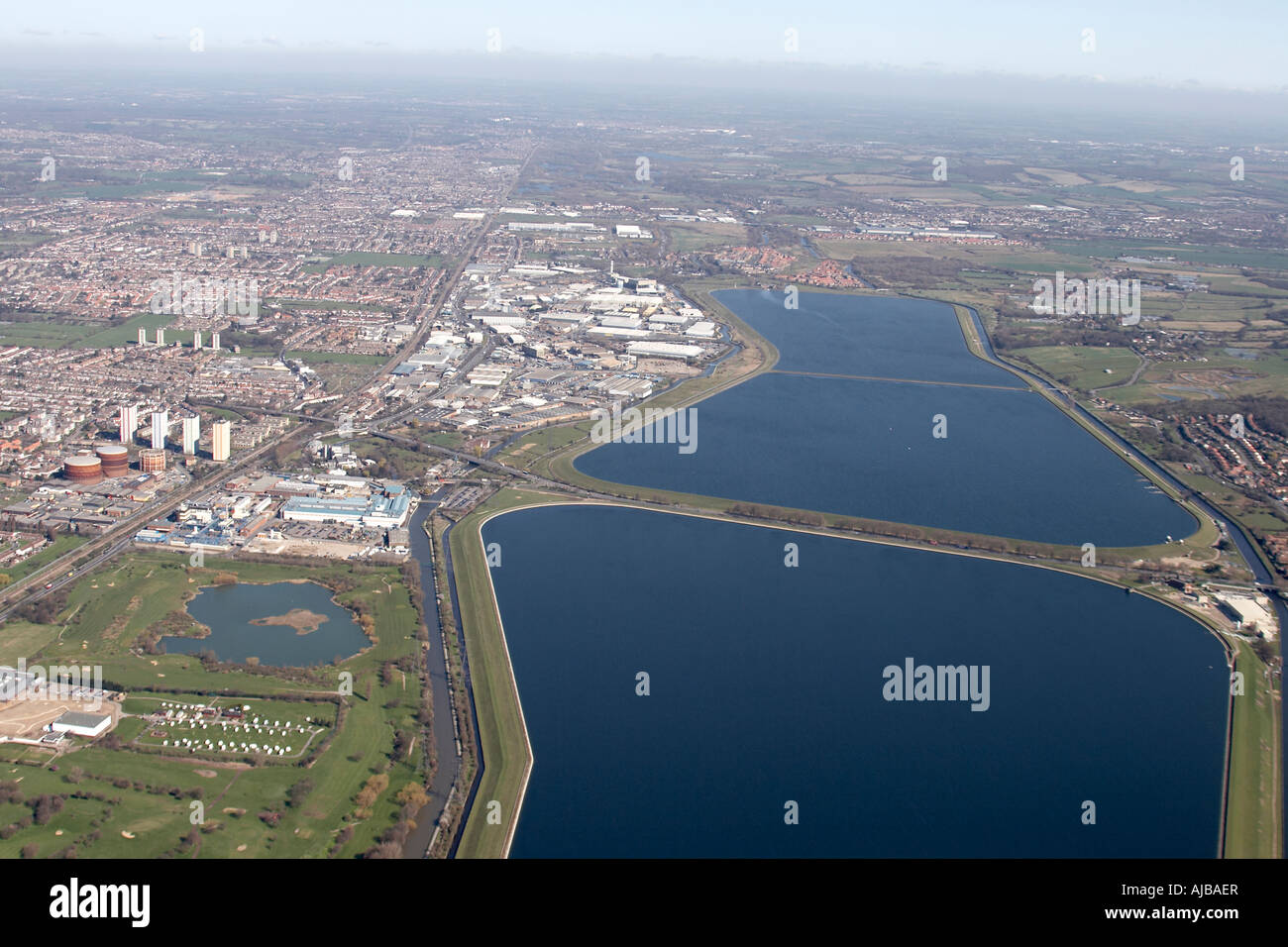 Vue aérienne au nord de King George et William Pickett Réservoir Girling s Lock Golf Course et banlieue London Enfield Banque D'Images