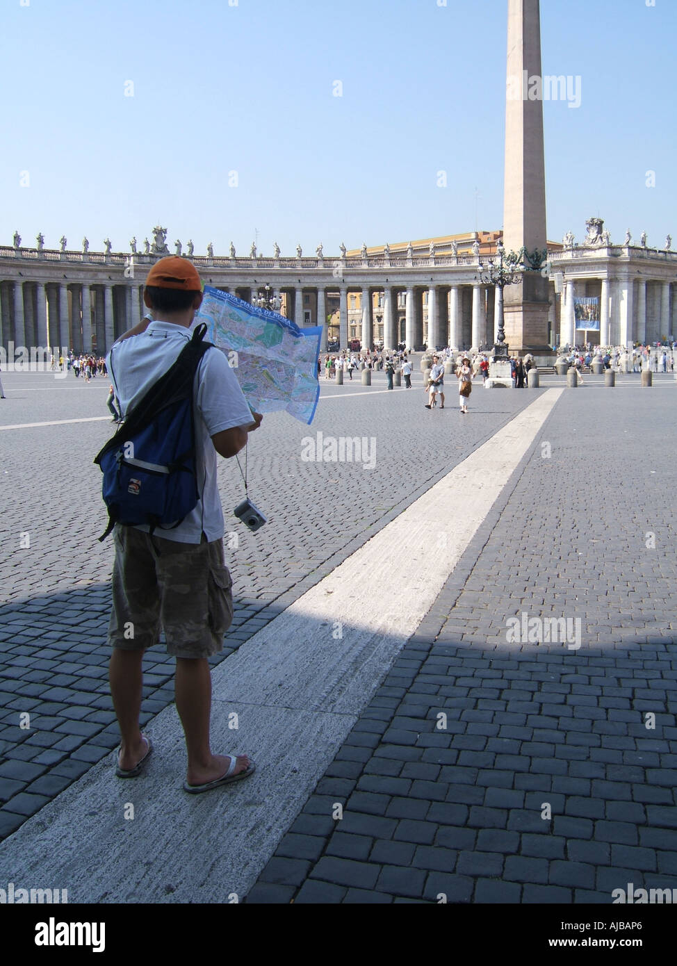 Touristiques perdus la basilique Saint-Pierre à Rome Banque D'Images