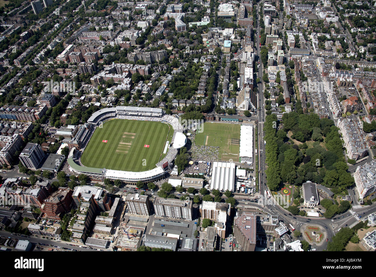 Viewnorth aériennes à l'ouest de Middlesex County Cricket Club Seigneur s Cricket Ground St John s bois habitat pavillonnaire et de tours L Banque D'Images