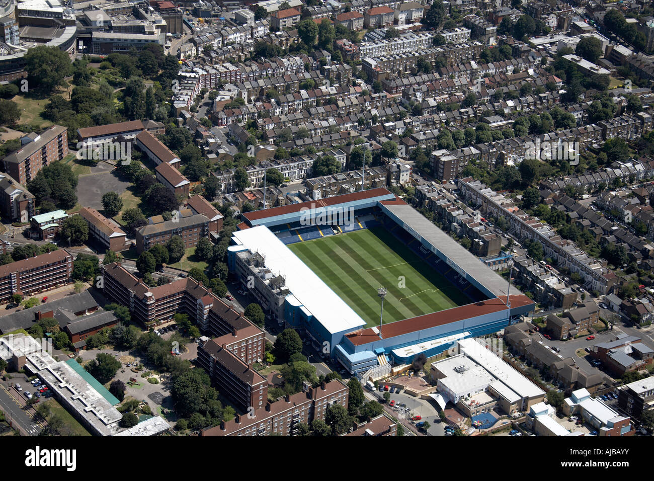 Vue aérienne au sud-ouest de Queens Park Rangers football F C Centre de BBC TV banlieue London England UK zzz le haut Banque D'Images