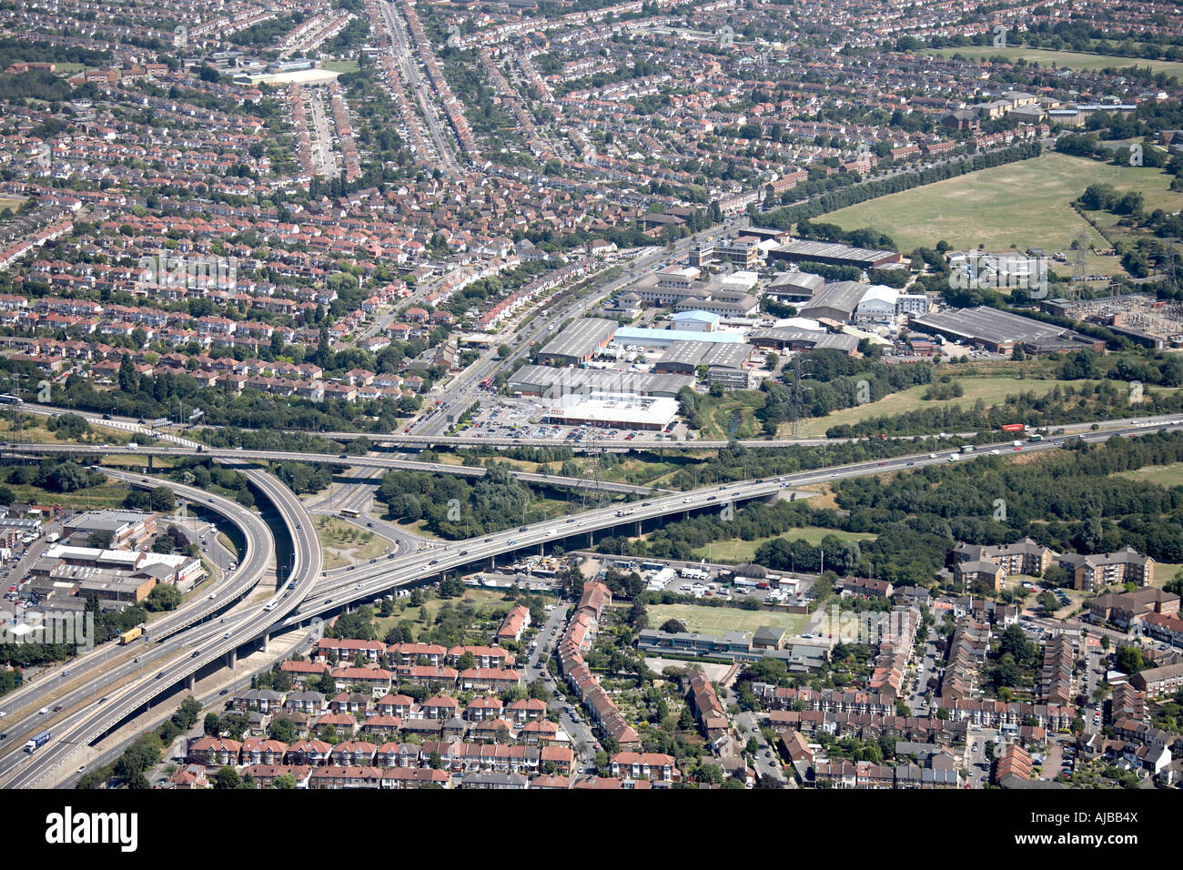 Vue aérienne de l'est un rond-point Charlie Brown s406 M11 Woodford Trading Estate Le Centre Orbital Redbridge London IG4 IG8 Fra Banque D'Images