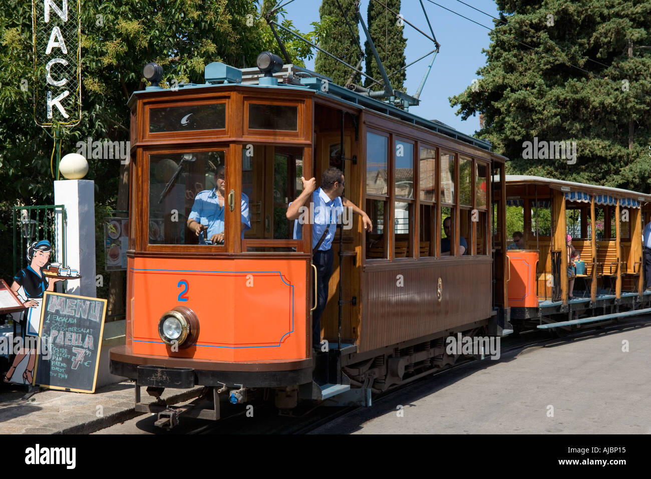 Le tram jusqu'à Puerto Soller (Port de Soller) dans la vieille ville de Soller, côte ouest, Mallorca, Espagne Banque D'Images