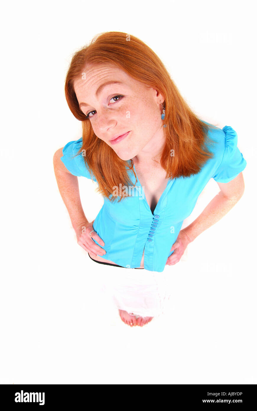 Jeune femme avec ses mains sur ses hanches - High Angle View Banque D'Images