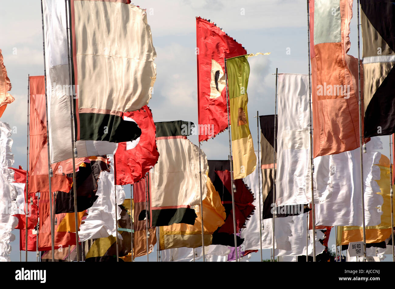 Je vois des drapeaux à l'WOMAD festival d'été qui a lieu pour la musique du monde chaque année au Royaume-Uni Banque D'Images