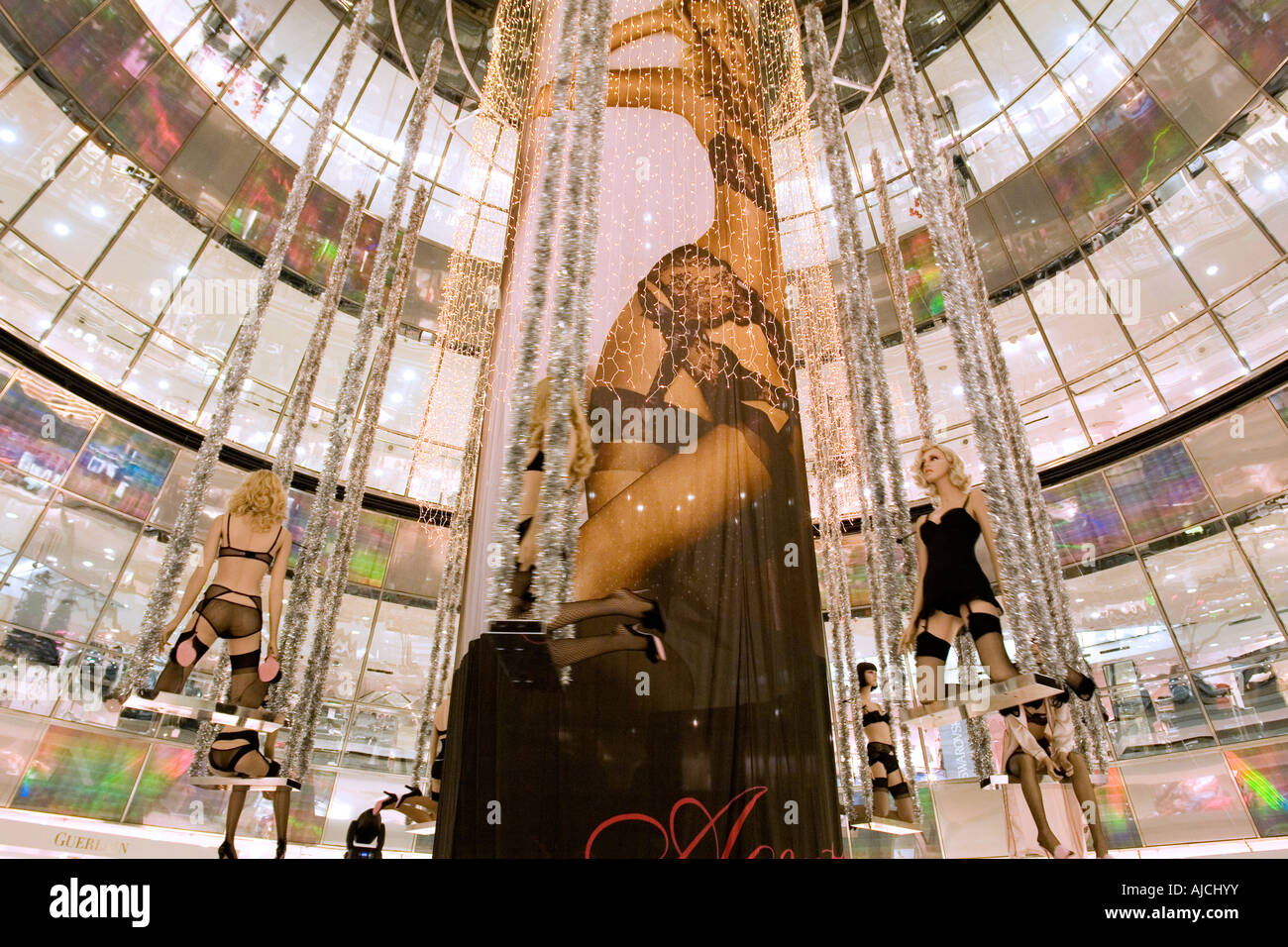 DE L'UE Allemagne Berlin capitale de la saison d'achats de Noël Galeries Lafayette Friedrichstrasse AUCUN PR Pas de droits de tiers disponibles Banque D'Images
