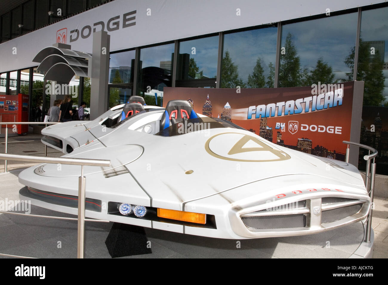 Concept futuriste voiture volante la Dodge Fantasticar. Banque D'Images