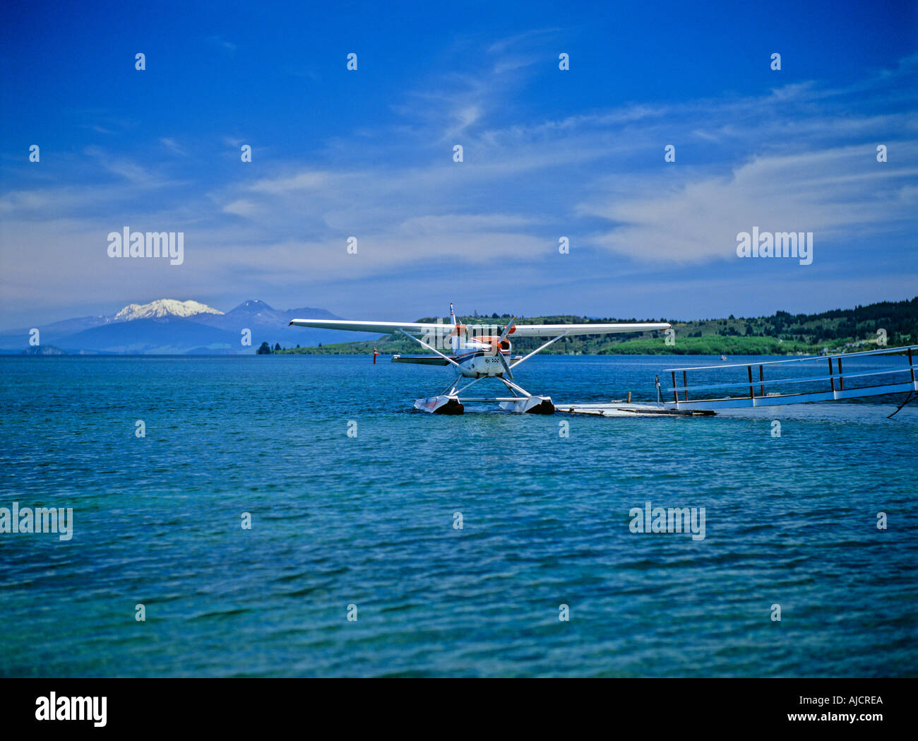 Vol Cessna 206 Hydravions Lac Taupo Mount Ruapehu Tongariro Nouvelle-zélande d'arrière-plan Banque D'Images