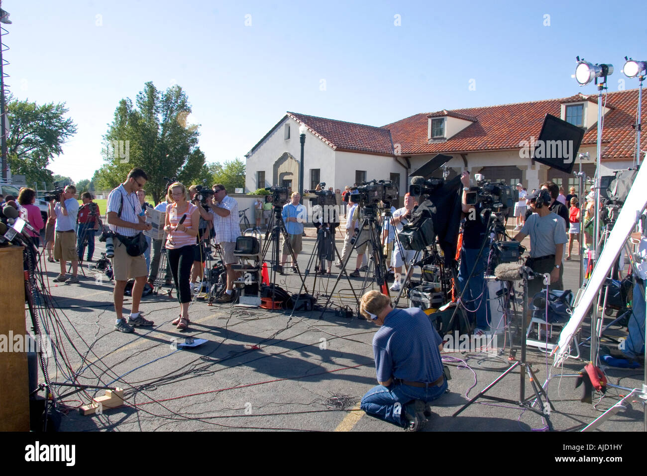 Les équipes de support d'attendre d'une conférence de presse à New York le sénateur Larry Craig à Boise, Idaho Banque D'Images