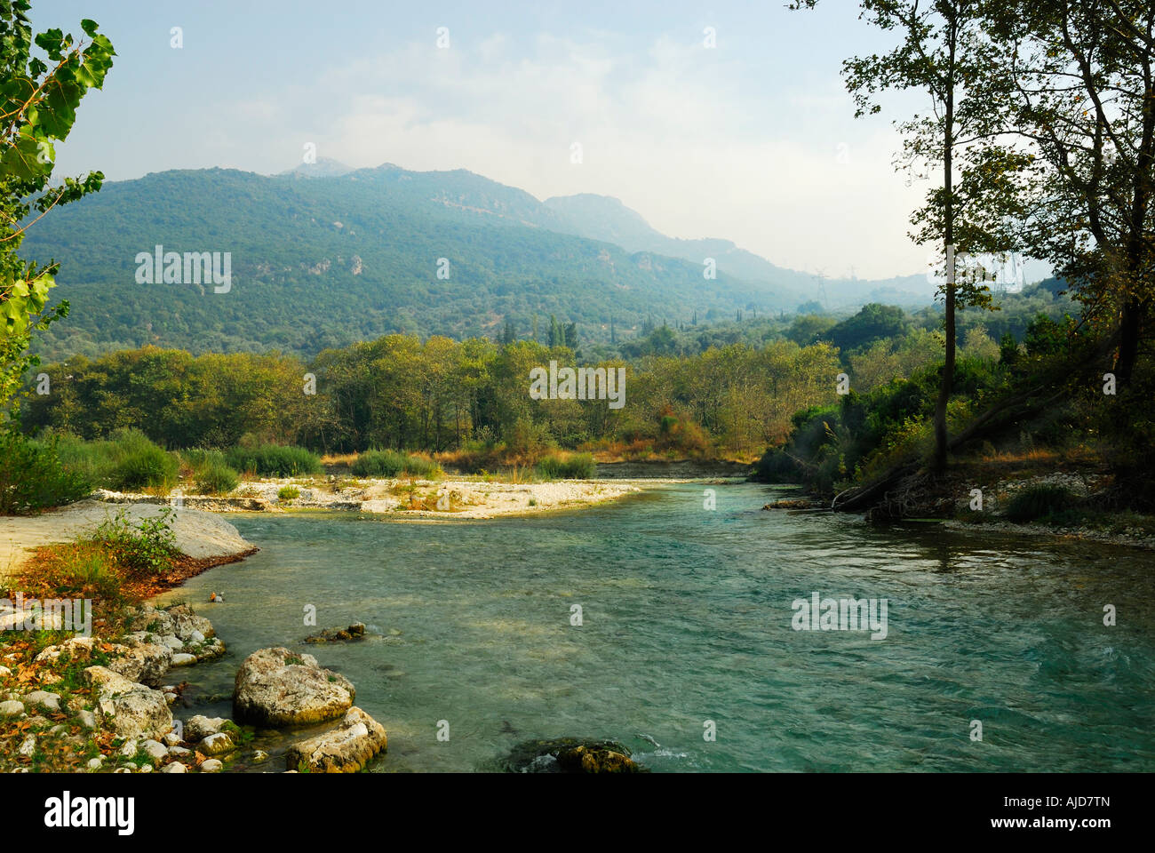 Les eaux à débit rapide de la rivière Achéron le mythique fleuve Styx Grèce Grec Banque D'Images