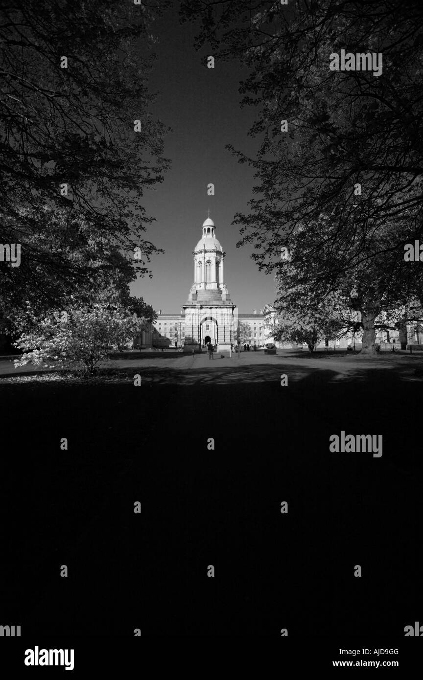 L'Irlande, l'EIRE DUBLIN, TRINITY COLLEGE avec le Campanile au centre Banque D'Images