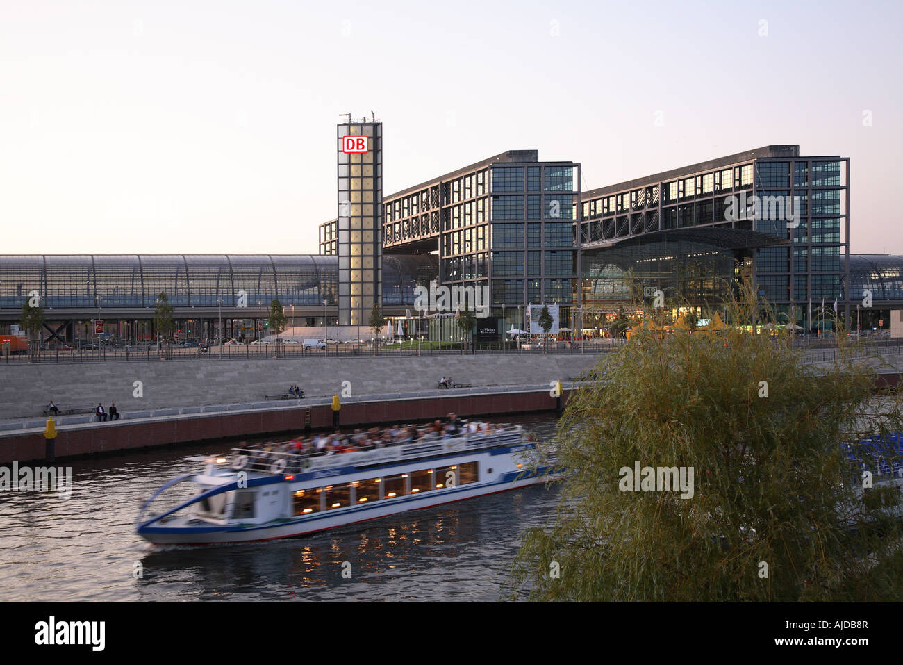 Spree Berlin Hauptbahnhof Gare principale centrale Bahnhof Banque D'Images