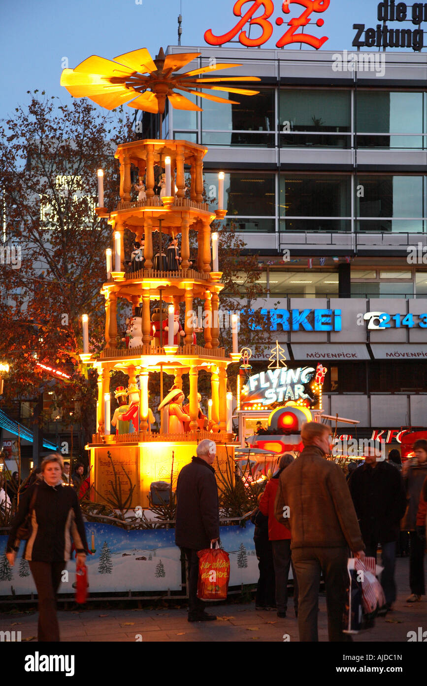 Pyramide Pyramide Berlin Breitscheidplatz Marché de Noël Banque D'Images