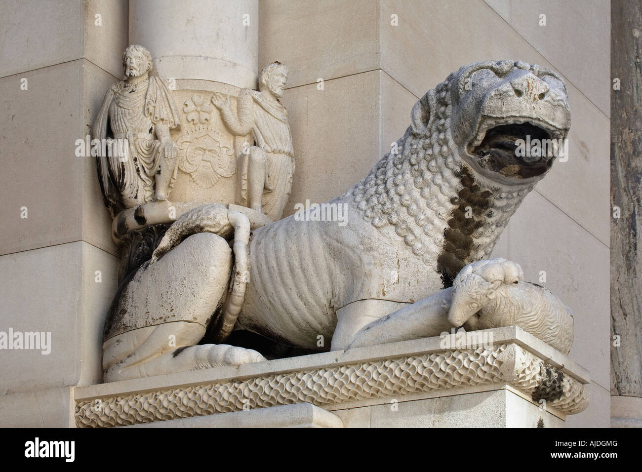 C'est l'un des rares scupltures gauche au clocher connu sous le nom de St à l'Doimus le palais de Dioclétien, Split Croatie. Banque D'Images