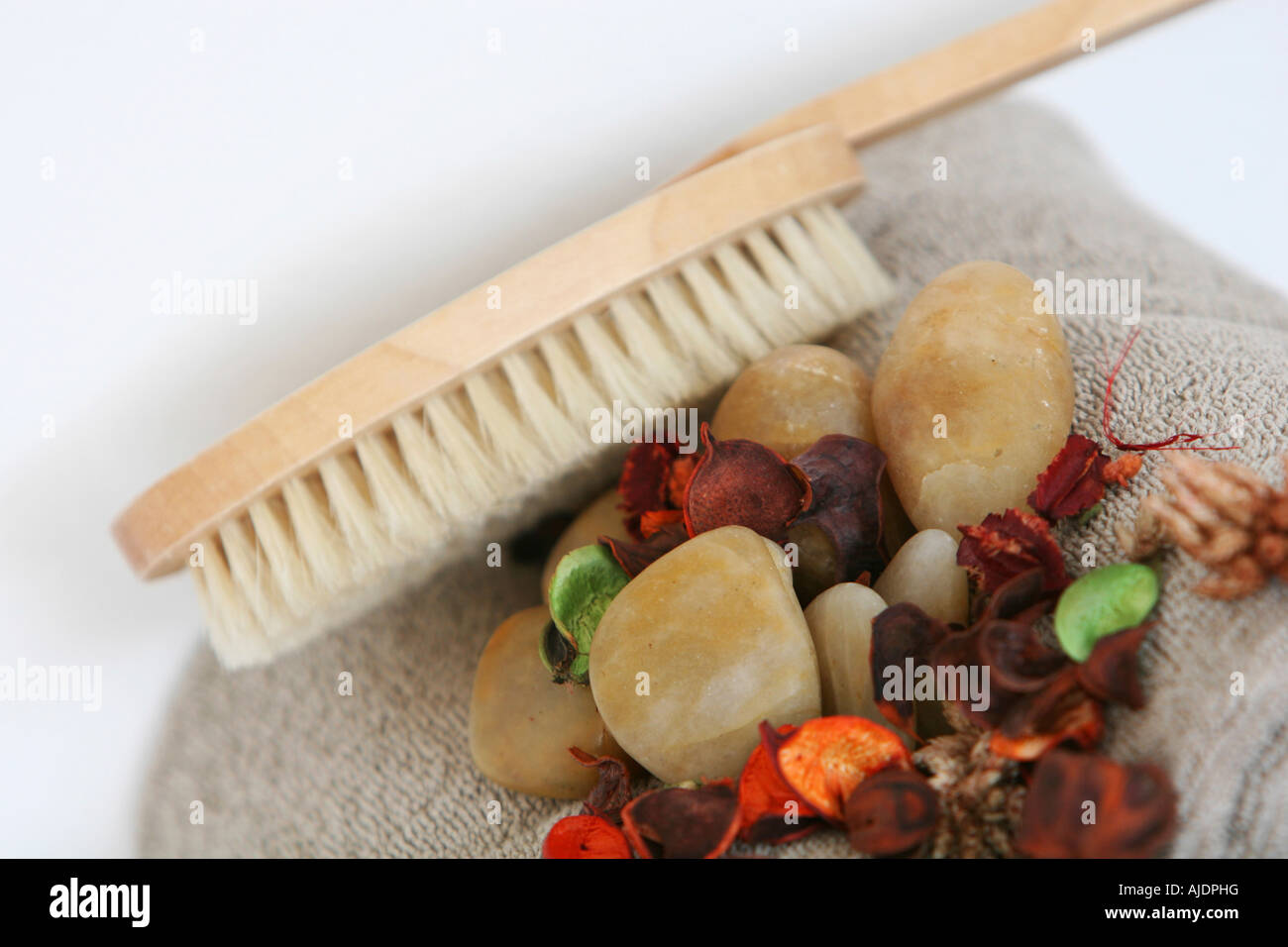 Un vivent encore des articles spa installé sur un parquet en chêne très apaisant couleurs eartly Banque D'Images