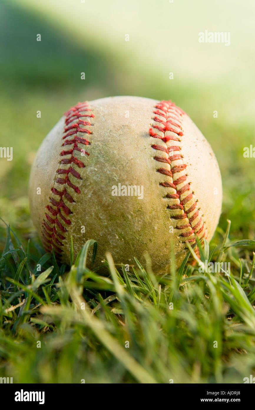 Sur l'herbe, baseball (close-up) Banque D'Images