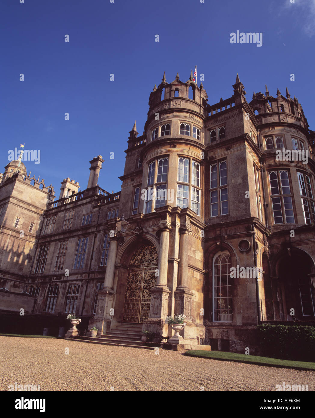 Vue de l'entrée principale et façade de Burghley House Stamford Lincolnshrie Banque D'Images