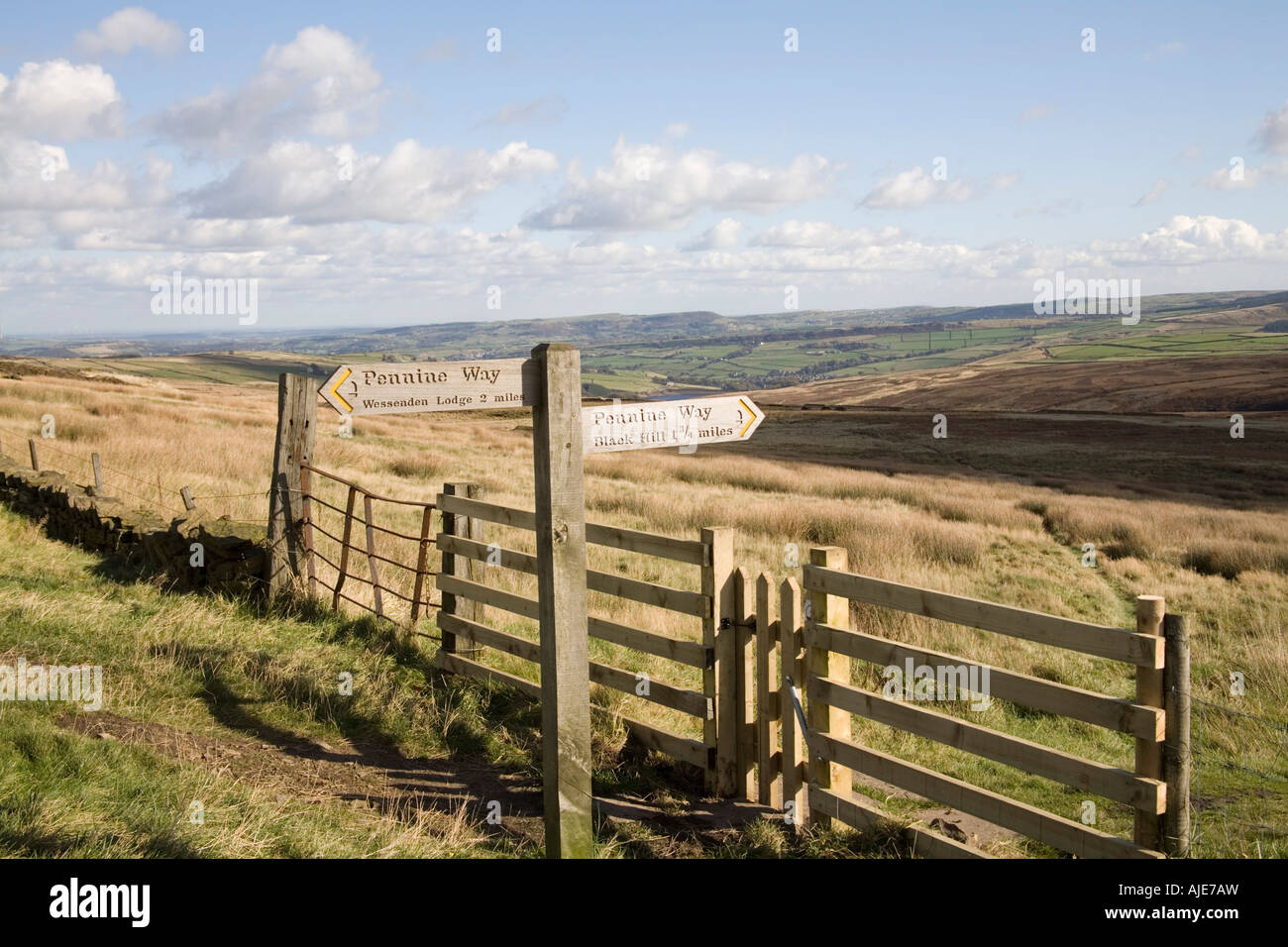 WEST YORKSHIRE Angleterre UK un marqueur pour la façon dont marche Pennine Way à Wessenden Chef Moor Banque D'Images