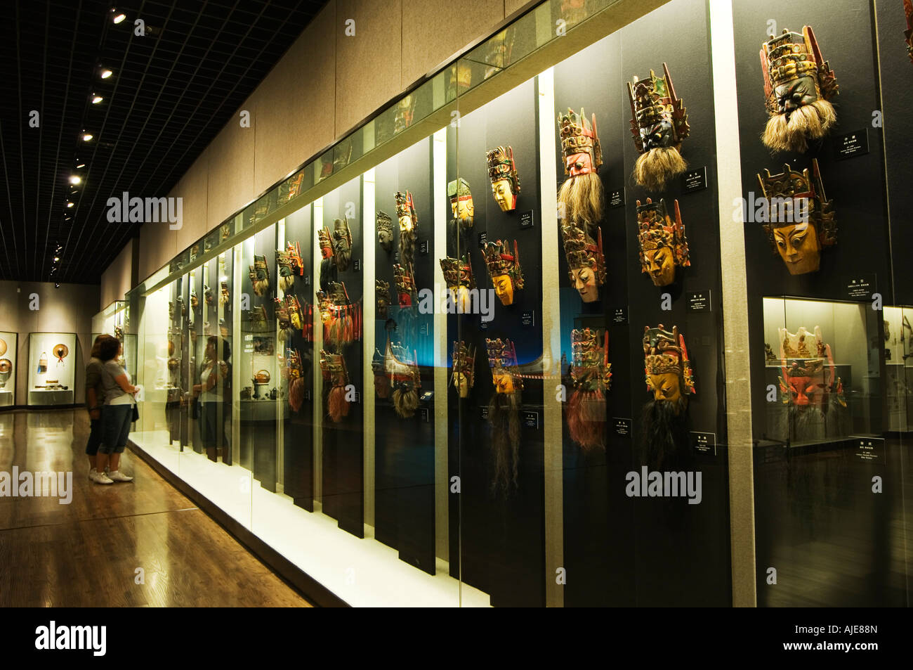 Masque en bois laqué chinois Xi Di pour les nationalités minoritaires Art Gallery Musée de Shanghai Shanghai Chine Banque D'Images