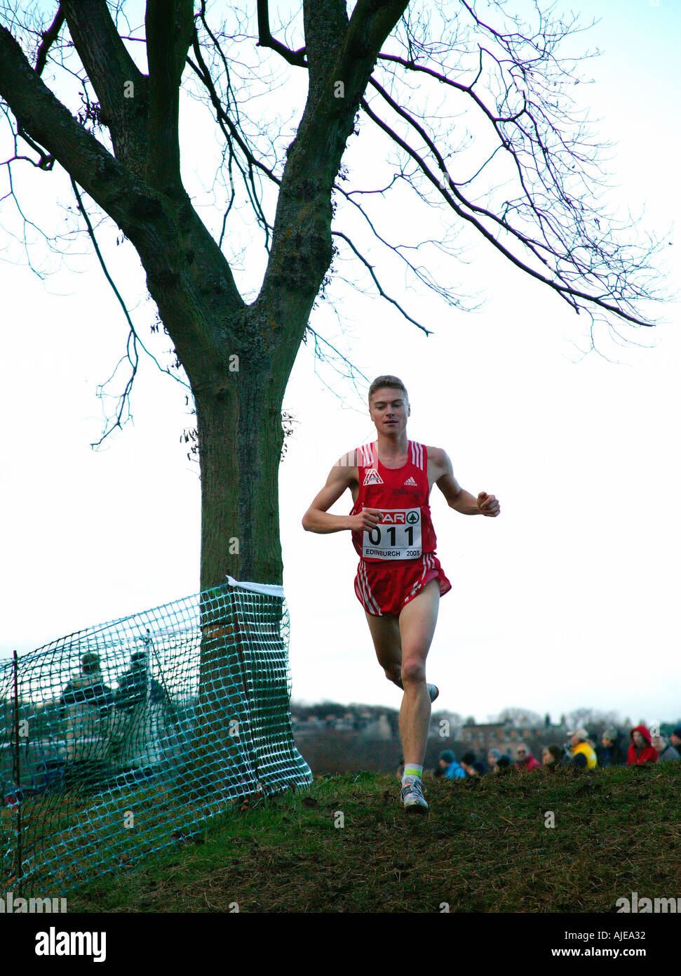 Cross-country masculin runner en compétition dans les Championnats d'Edimbourg 2004 Banque D'Images