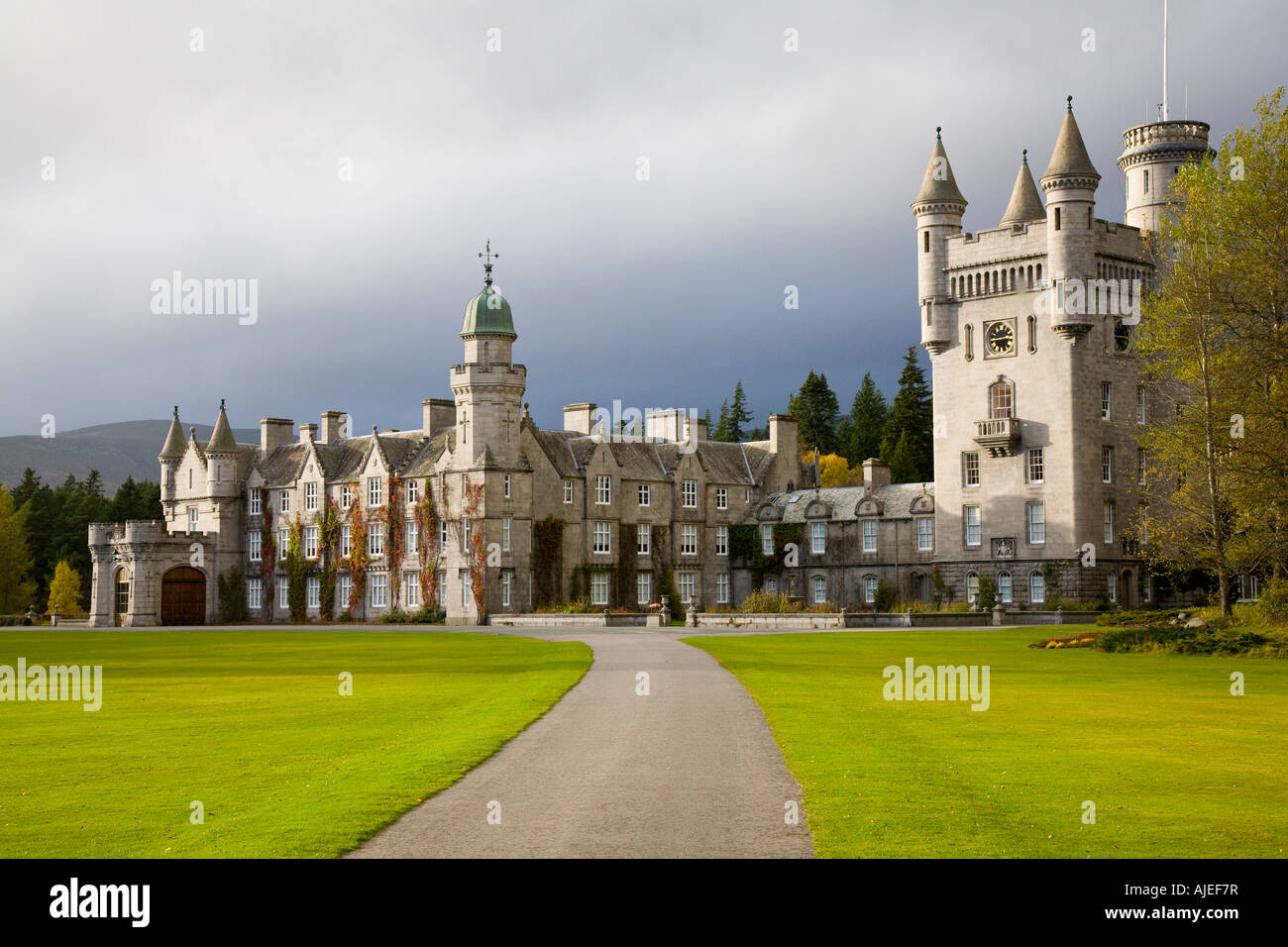 Château écossais de Balmoral et terrains - résidences Royal Deeside - Aberdeenshire, Scotland, UK Banque D'Images