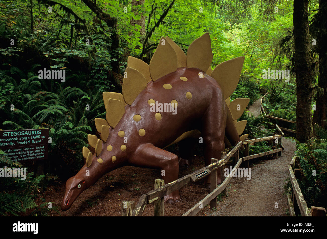 Jardins préhistoriques le long de la côte de l'Oregon Stegosaurus le long sentier tour de l'état de l'Oregon USA Port Orford Banque D'Images