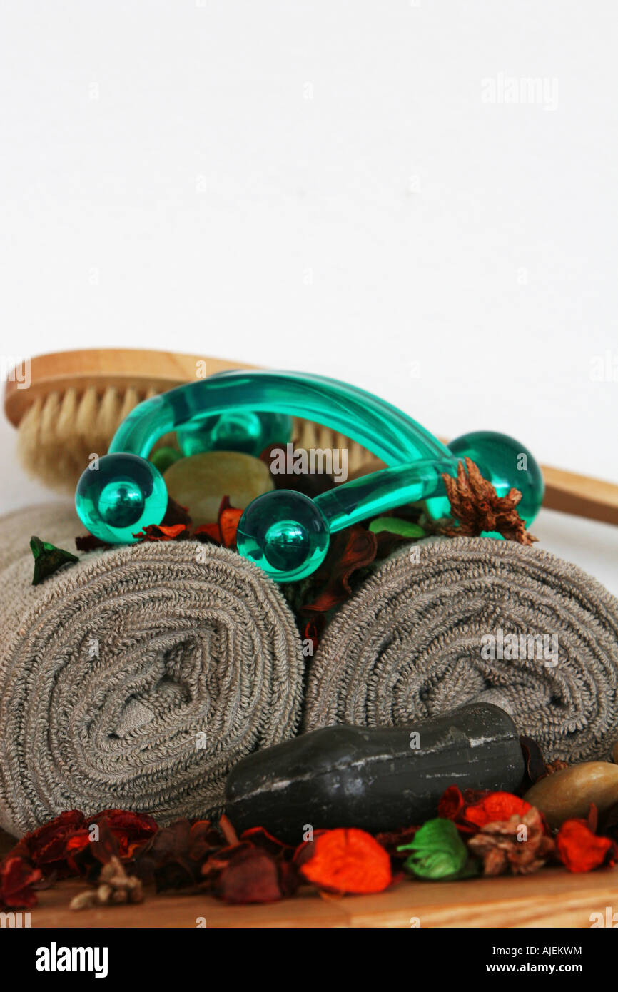 Un vivent encore des articles spa installé sur un parquet en chêne très apaisant couleurs eartly Banque D'Images