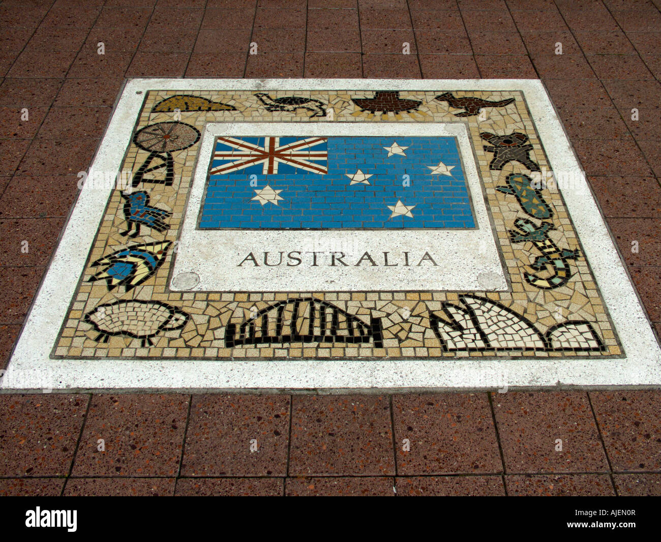 Drapeau australien dans l'ensemble de la mosaïque à côté de l'allée du stade du millénaire, Cardiff Wales UK Banque D'Images