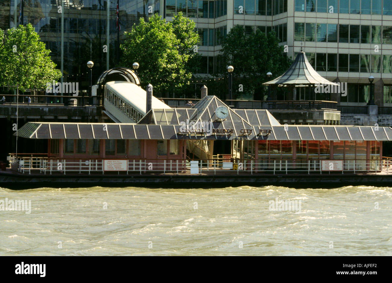 Pilier de pont de Londres, la Tamise, Londres, UK Banque D'Images