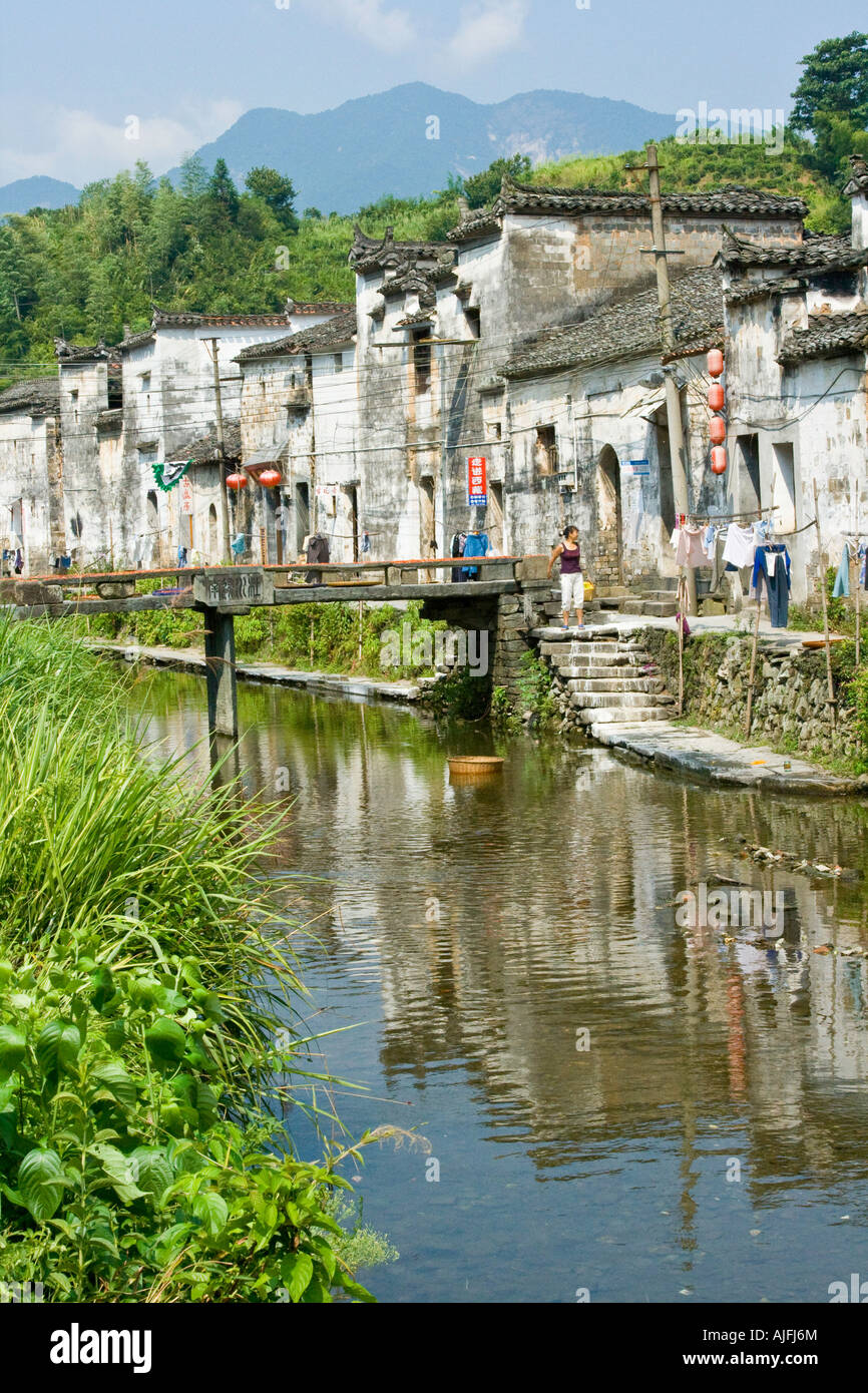 Canal et ancien village de Wuyuan Likeng Chine Comté Banque D'Images