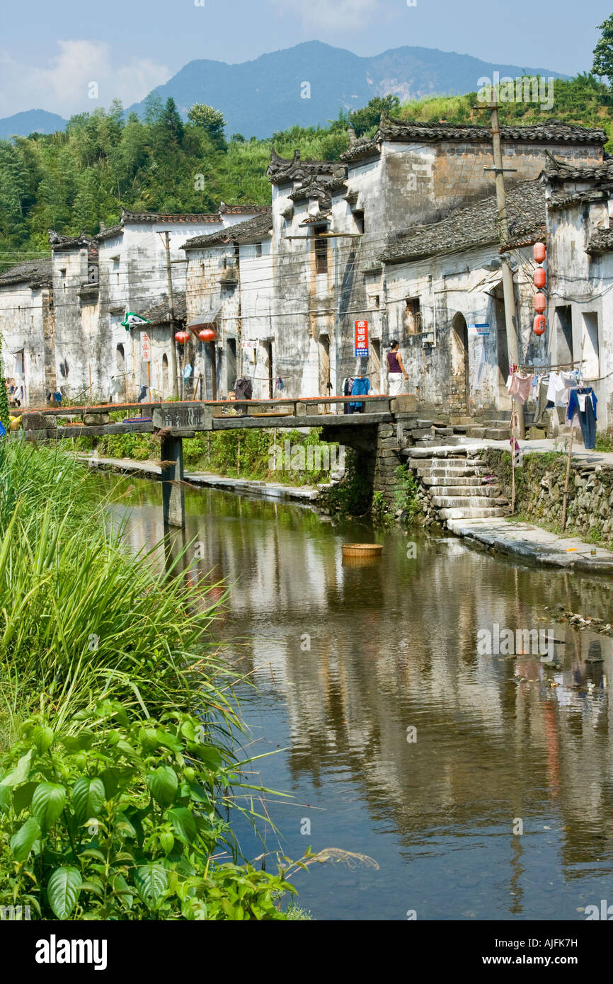 Canal et ancien village de Wuyuan Likeng Chine Comté Banque D'Images