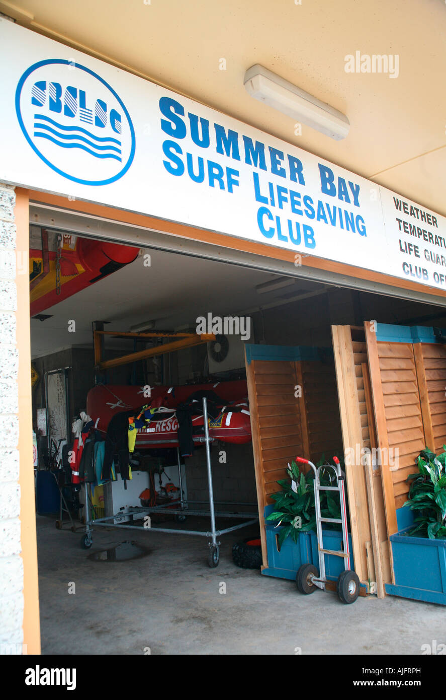 Summer Bay lifesaving club sur l'accueil et à l'écart, Palm Beach, New South Wales, Australie Banque D'Images