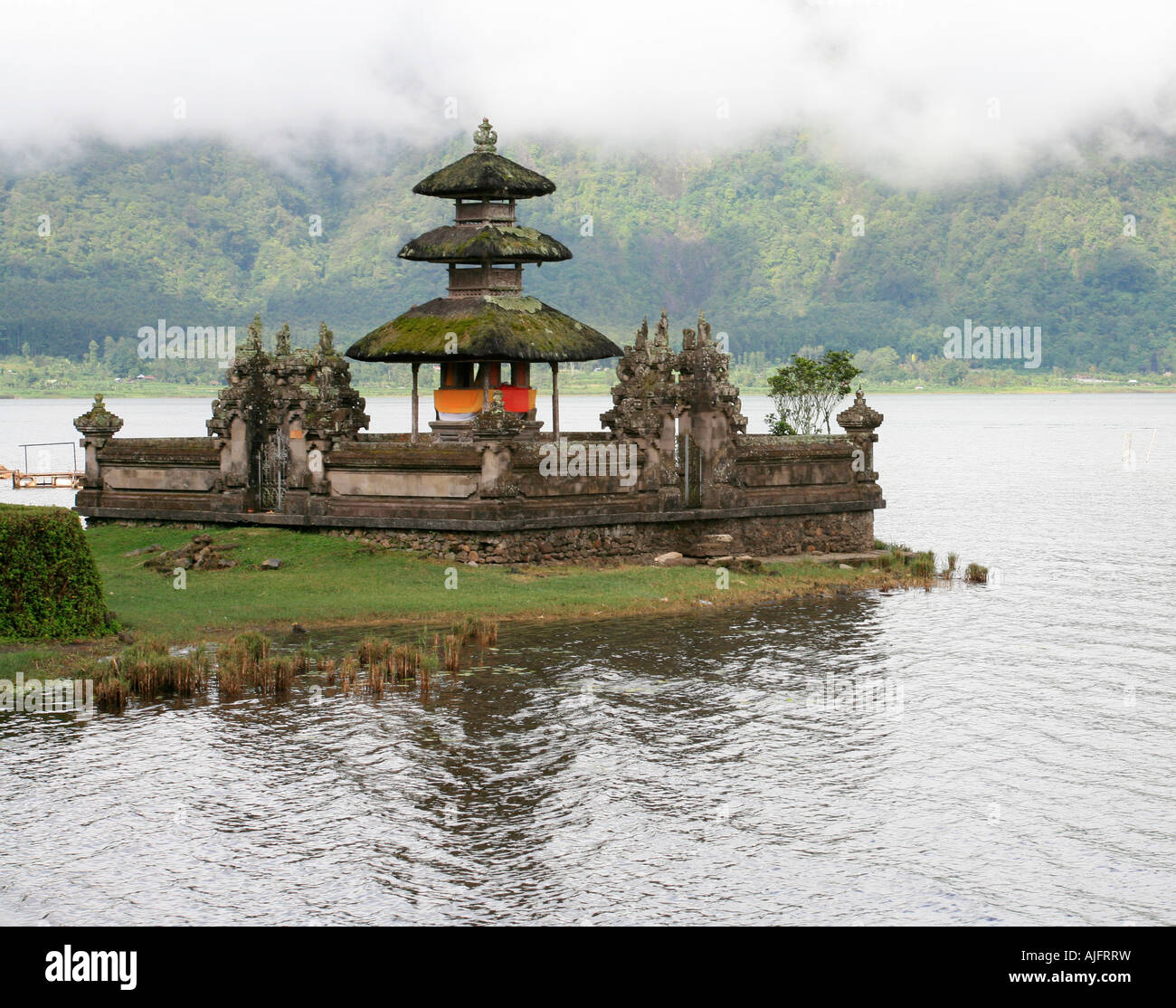 Pura Ulun Danu Bratan temple sur le lac Tamblingan à Bali Indonésie Banque D'Images