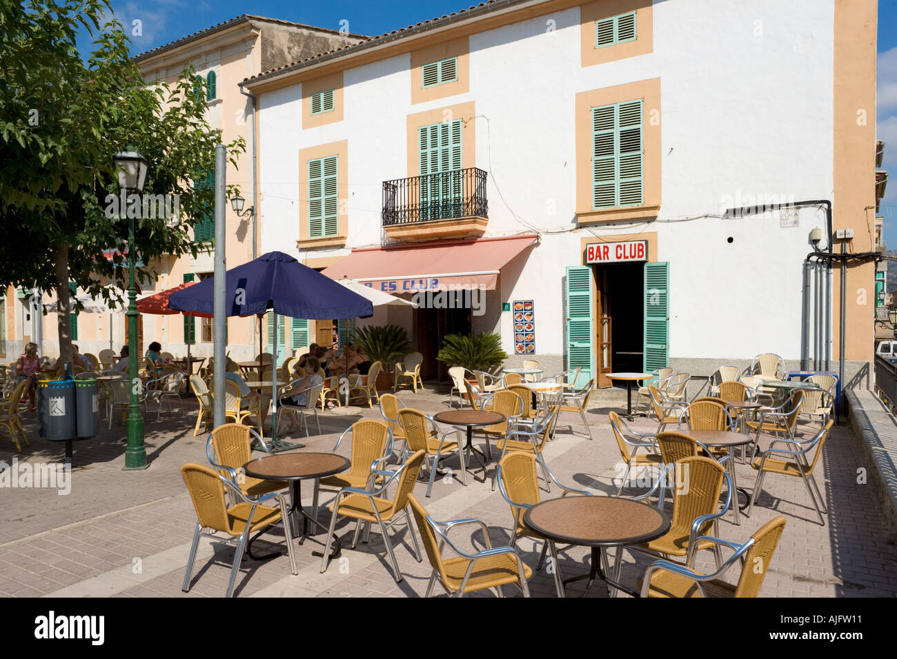 Cafe de la place principale (Plaça Major), Campanet, au nord de l'île, Mallorca, Espagne Banque D'Images