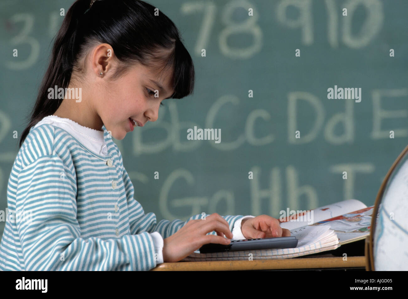 Caucasian female student sitting at desk in class Banque D'Images