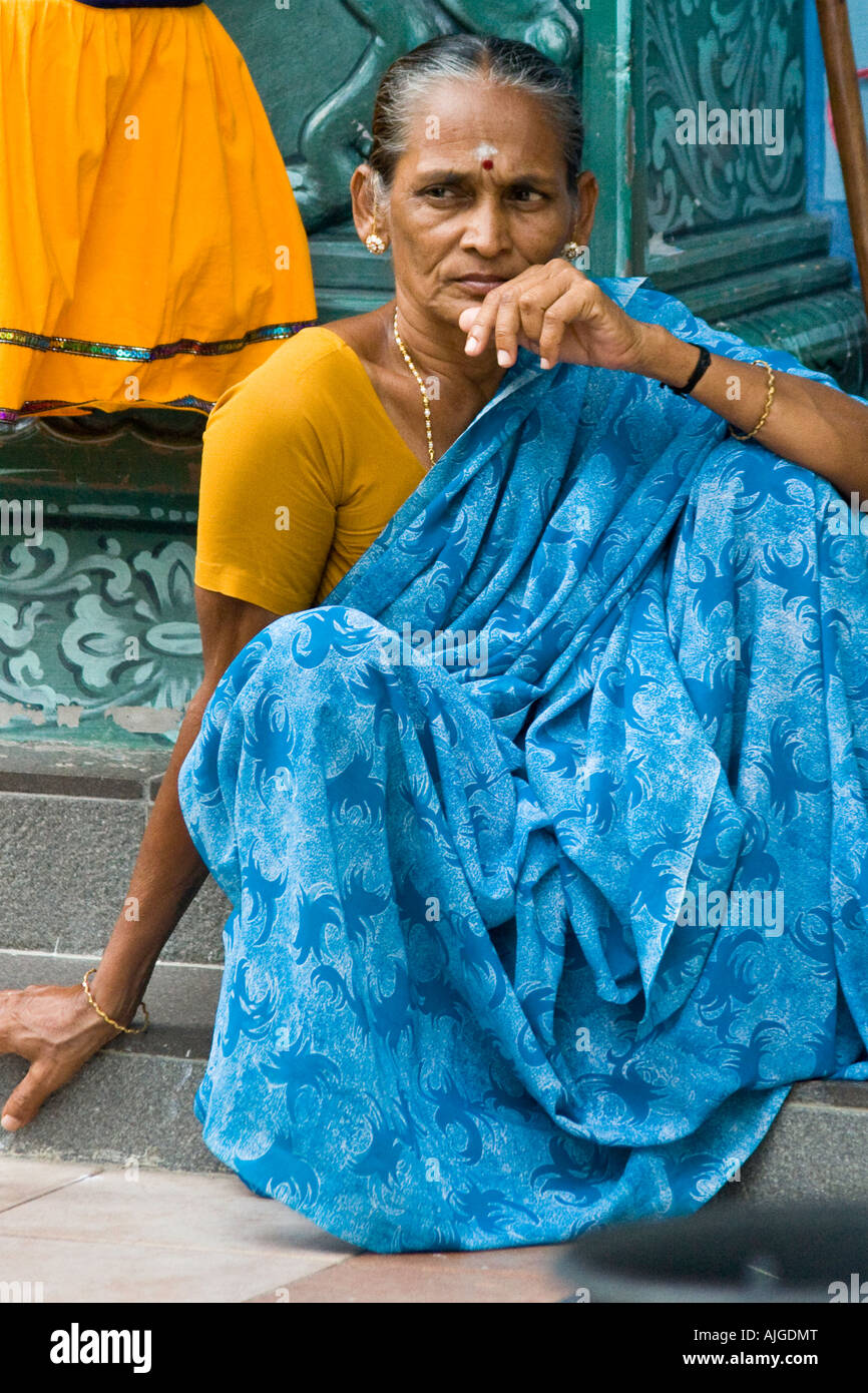 Indian Woman wearing Sari Sri Veeramakaliamman Temple Hindou de Singapour Banque D'Images