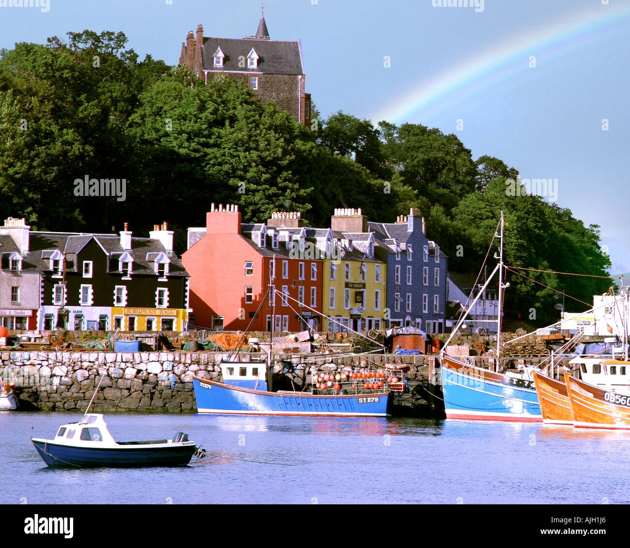 GB - Ecosse : le port de Tobermory sur l'île de Mull Banque D'Images