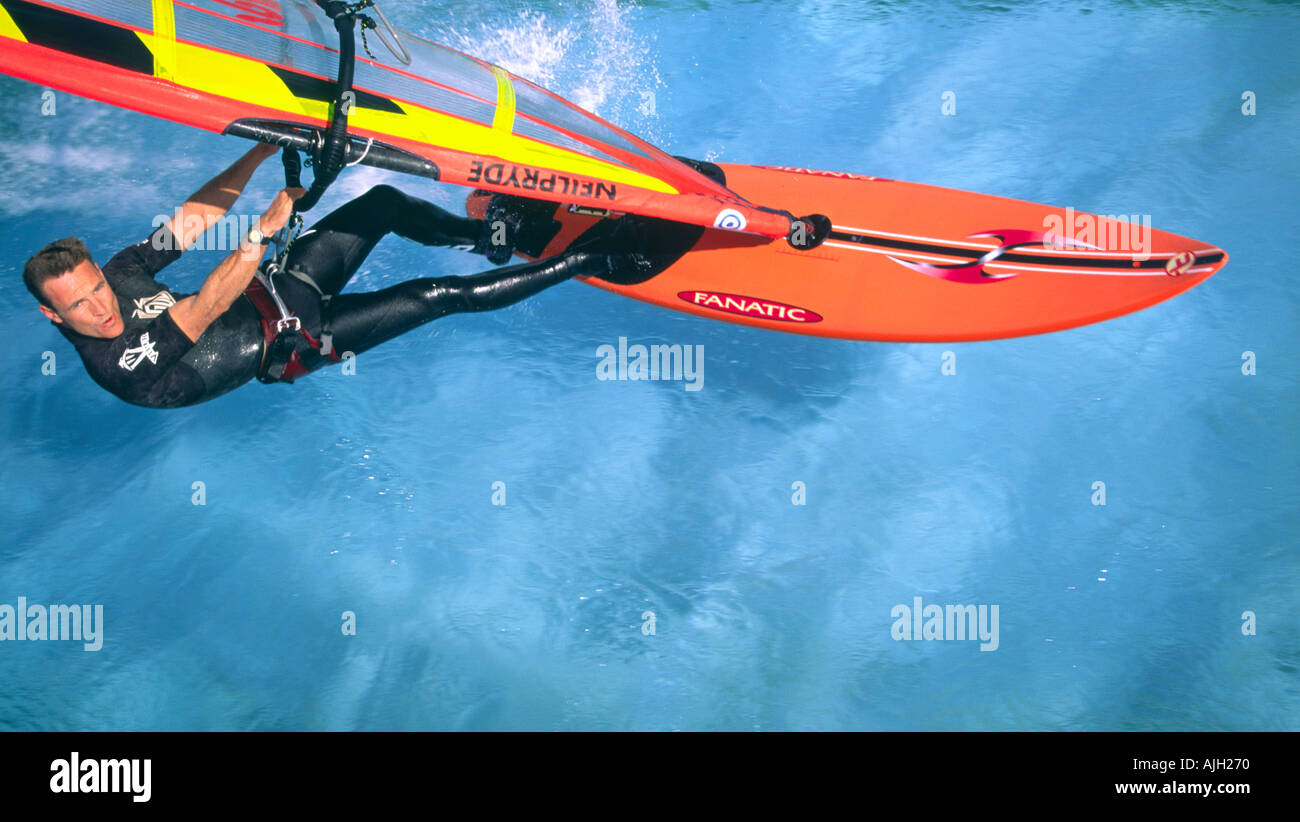 Planche à voiles solo au viewer sur Mer Rouge Sinaï Égypte Banque D'Images