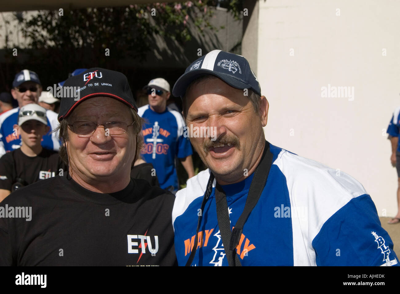 2 footballeur Tom Raudonikis O.A.M. syndicalistes sur la gauche Banque D'Images