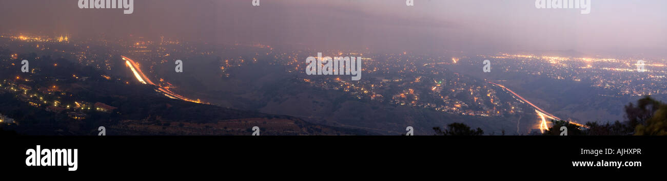 Vue du Mt. Soledad pendant l'incendie de San Diego Banque D'Images