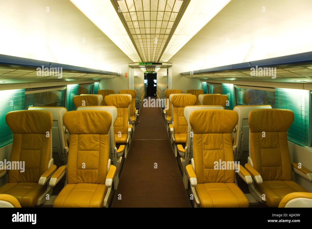 Maglev Train entre la ville de Shanghai et l'Aéroport International de Pudong d'atteindre une vitesse maximale de 430 kpm Shanghai Chine Banque D'Images