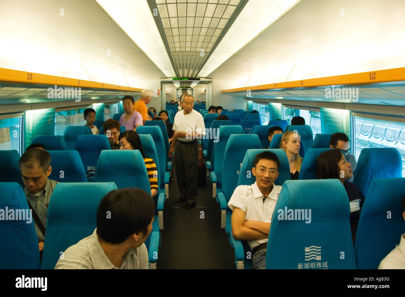 Maglev Train entre la ville de Shanghai et l'Aéroport International de Pudong d'atteindre une vitesse maximale de 430 kpm Shanghai Chine Banque D'Images