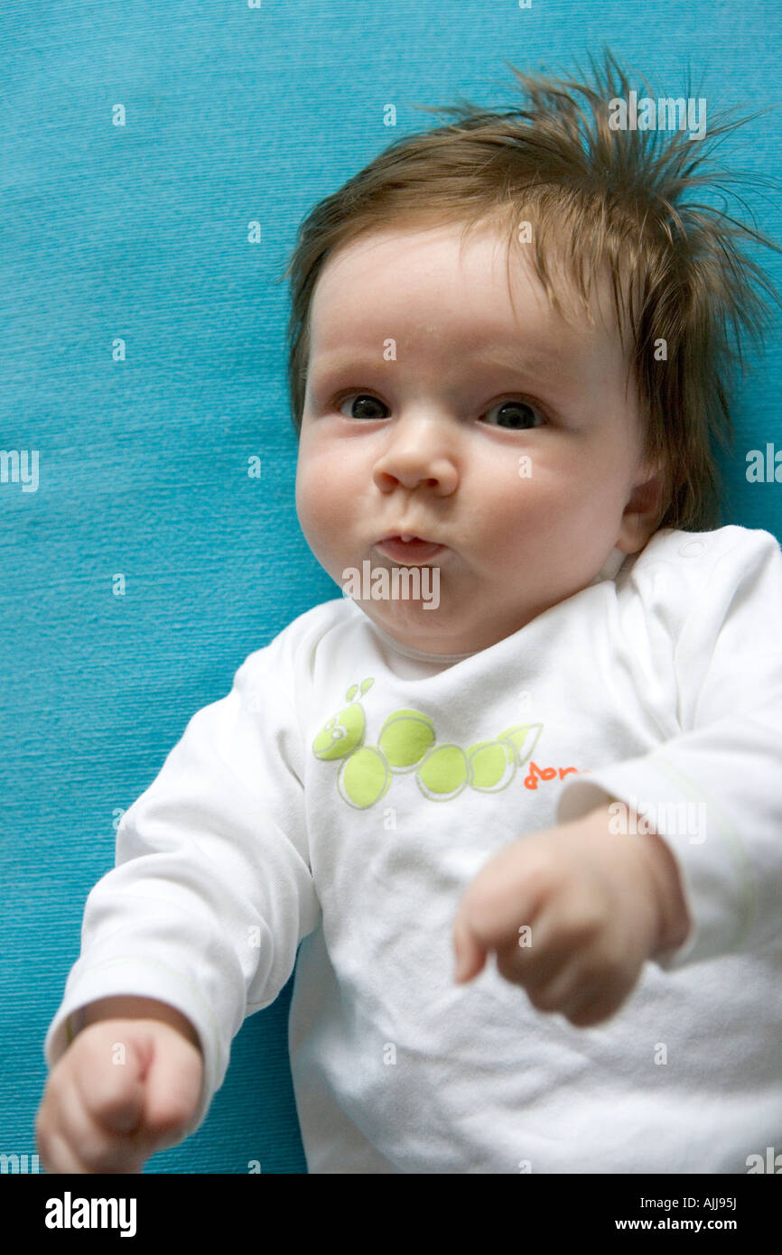 Bebe Avec Beaucoup De Cheveux Photo Stock Alamy Bebe Avec Beaucoup De Cheveux Photo Stock Alamy
