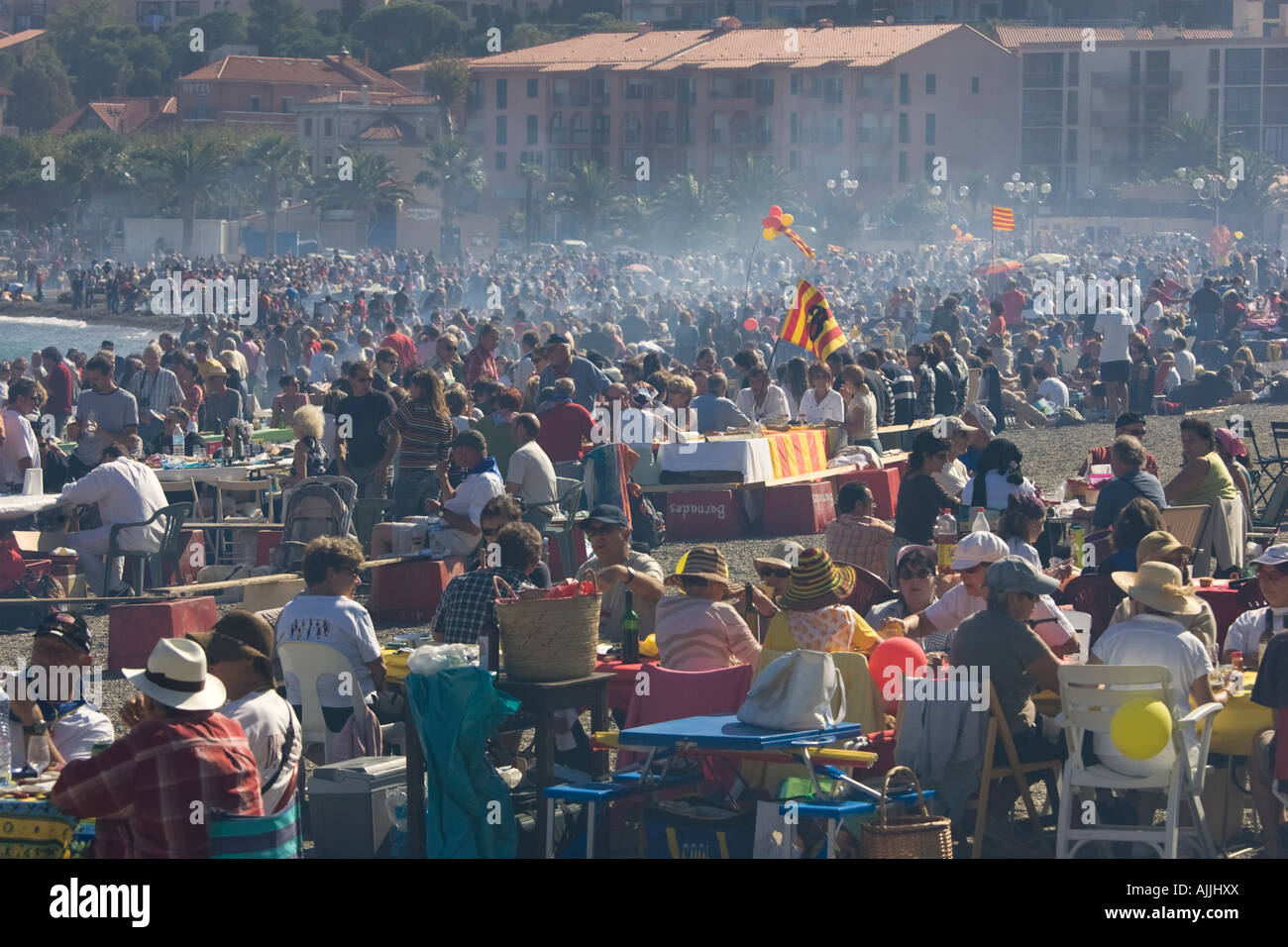 Le déjeuner sur la plage au Fete des vendanges Banyuls sur Mer France Banque D'Images