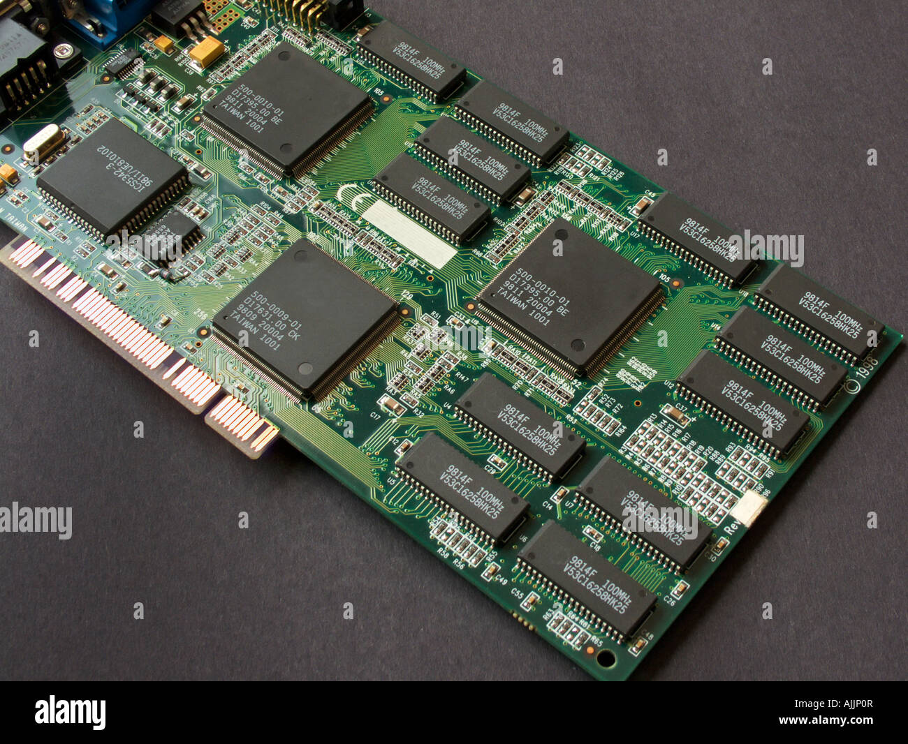 Circuit électronique avec composants. Matériel de carte graphique PCI de l'ordinateur Banque D'Images